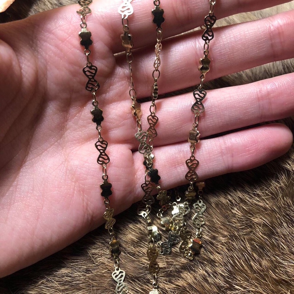 Gold toned bow necklace